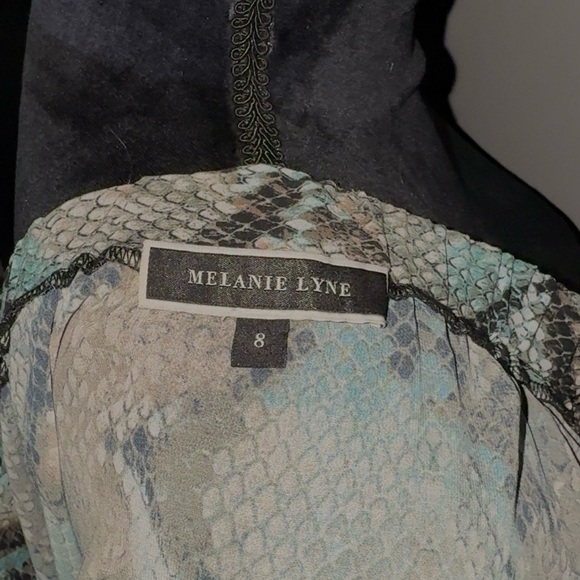 Chic Off-Shoulder Snake Print Blouse - Picture 4 of 4